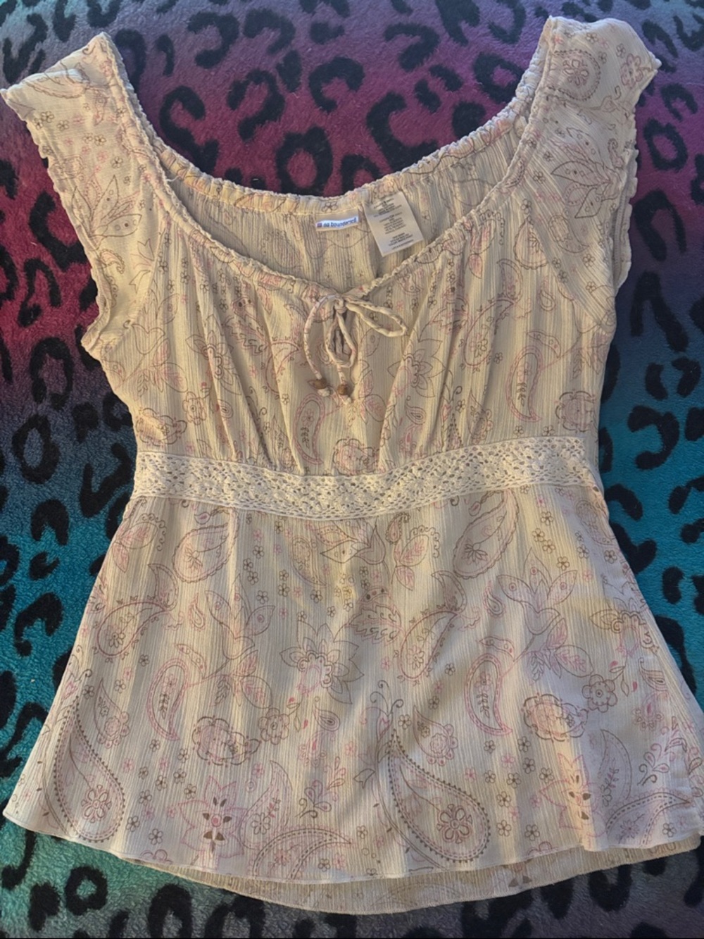 No Boundaries Cream Paisley Peasant Blouse with Crochet Waist Juniors Small
